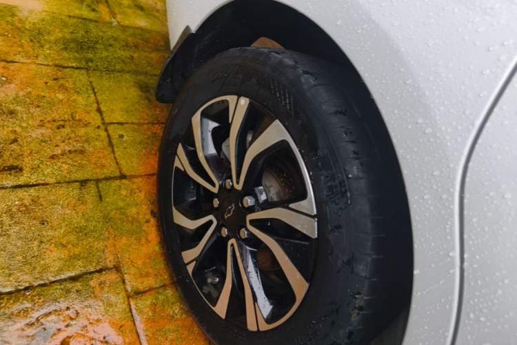 Used Chevrolet Monza 2019 RS 330T Automatic Comfort Edition China VI Standard Right Rear Wheel Hub