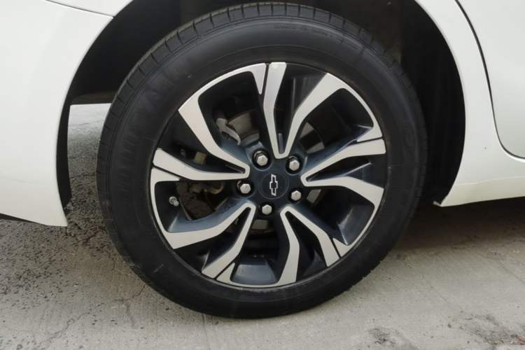Used Chevrolet Monza 2019 RS 330T Automatic Sporty Edition China VI Standard Right Rear Wheel Hub
