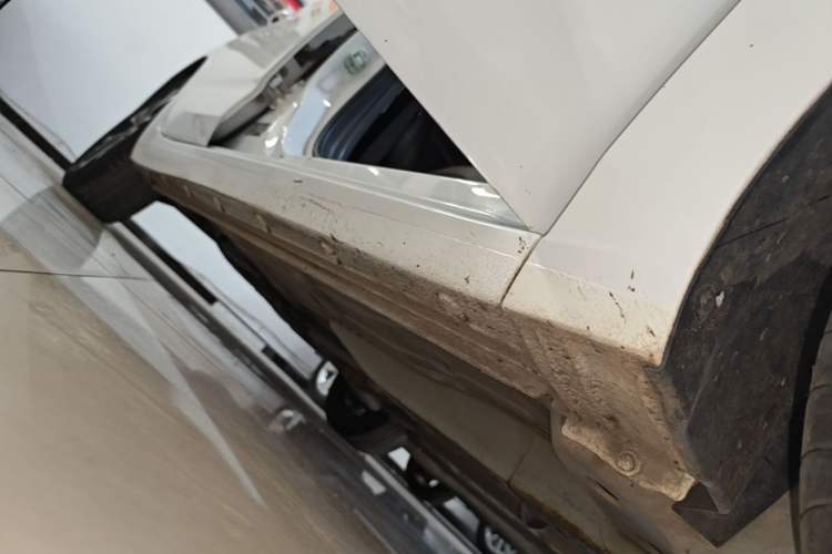Used Chevrolet Monza 2019 RS 330T Automatic Comfort Edition China VI Standard Right Side Sill