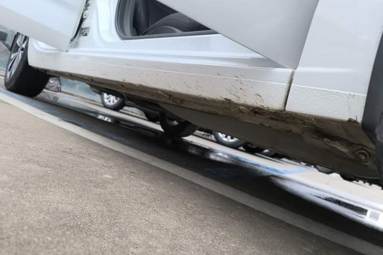Used Chevrolet Monza 2019 RS 330T Automatic Comfort Edition China VI Standard Right Side Sill