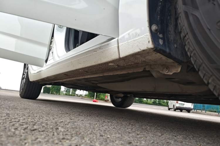 Used Chevrolet Monza 2019 RS 330T Automatic Comfort Edition China VI Standard Right Side Sill