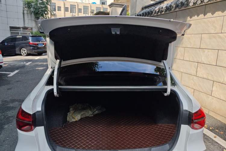 Used Chevrolet Monza 2019 RS 330T Automatic Comfort Edition China VI Standard Trunk