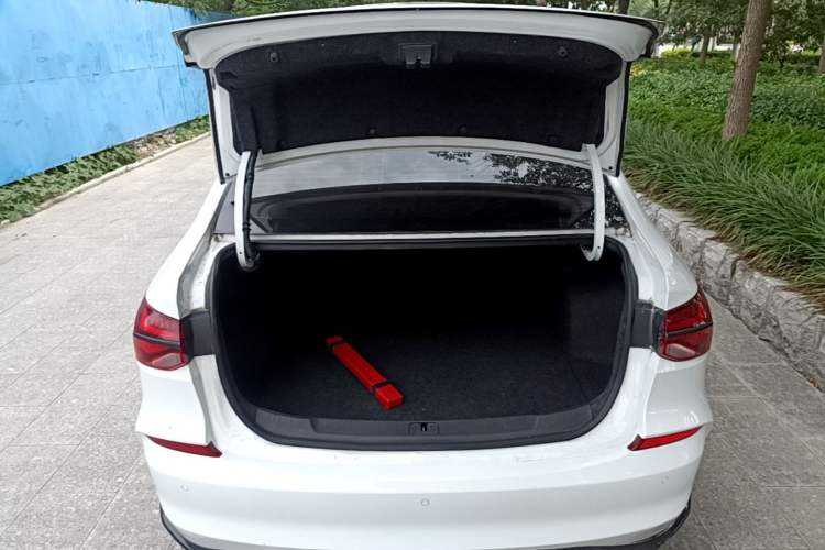Used Chevrolet Monza 2019 RS 330T Automatic Comfort Edition China VI Standard Trunk