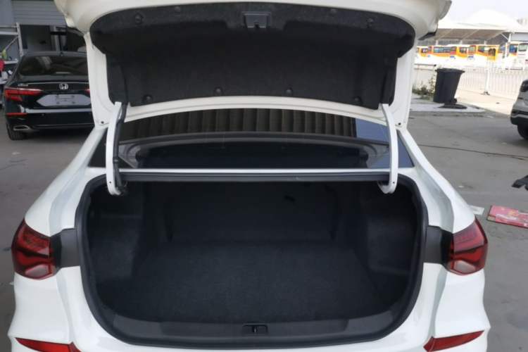 Used Chevrolet Monza 2019 Redline 320T Dual-Clutch Sporty Version China VI Standard Trunk