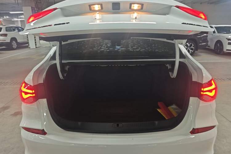 Used Chevrolet Monza 2019 Redline 320T Dual-Clutch Joyful Edition China VI Standard Trunk