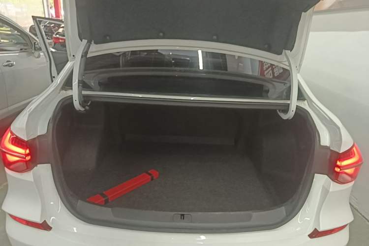 Used Chevrolet Monza 2019 RS 330T Automatic Comfort Edition China VI Standard Trunk