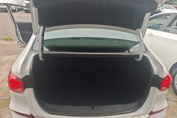 Used Chevrolet Monza 2019 RS 330T Automatic Comfort Edition China VI Standard Trunk