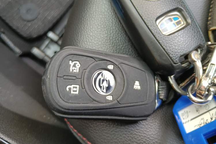 Used Chevrolet Monza 2019 Redline 320T Dual-Clutch Sporty Version China VI Standard Vehicle Key