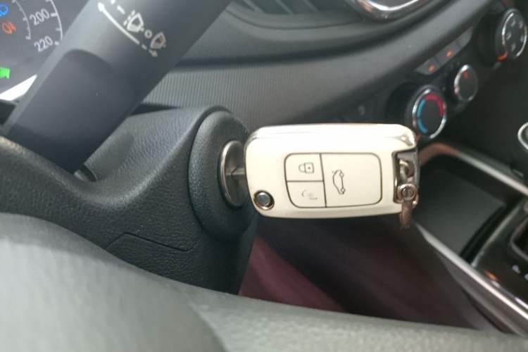 Used Chevrolet Monza 2019 Redline 320T Dual-Clutch Joyful Edition China VI Standard Vehicle Key