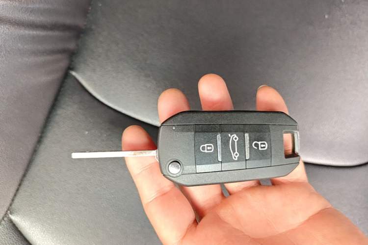 Used Chevrolet Monza 2019 Redline 320T Dual-Clutch Joyful Edition China VI Standard Vehicle Key