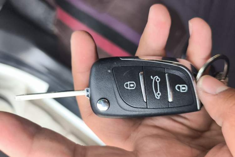 Used Chevrolet Monza 2019 RS 330T Automatic Comfort Edition China VI Standard Vehicle Key