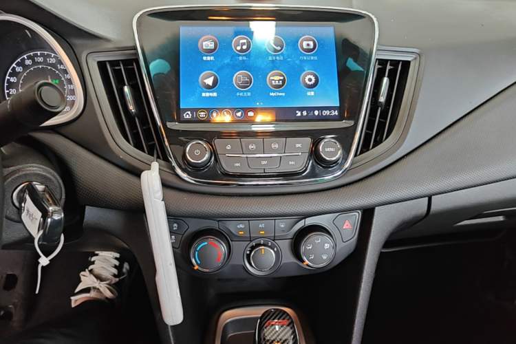 Used Chevrolet Monza 2020 Light Hybrid Redline 320T Dual-Clutch Thrilling Edition Audio And AC Panel