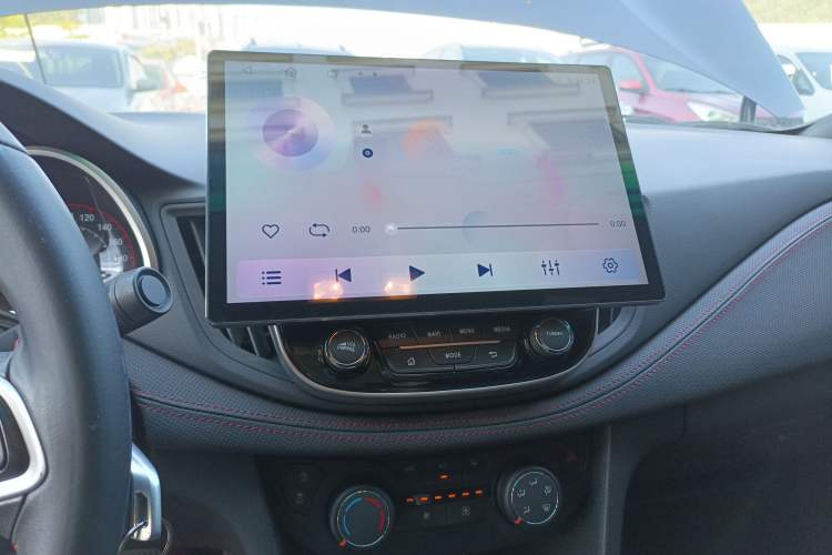 Used Chevrolet Monza 2020 Light Hybrid RS 330T Automatic Comfort Edition Audio And AC Panel