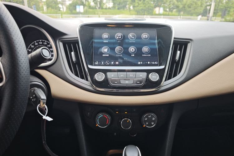 Used Chevrolet Monza 2020 320 Automatic Enjoyment Edition Audio And AC Panel