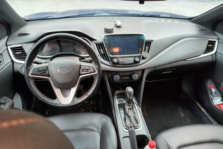 Used Chevrolet Monza 2020 Light Hybrid RS 330T Automatic Comfort Edition Center Console