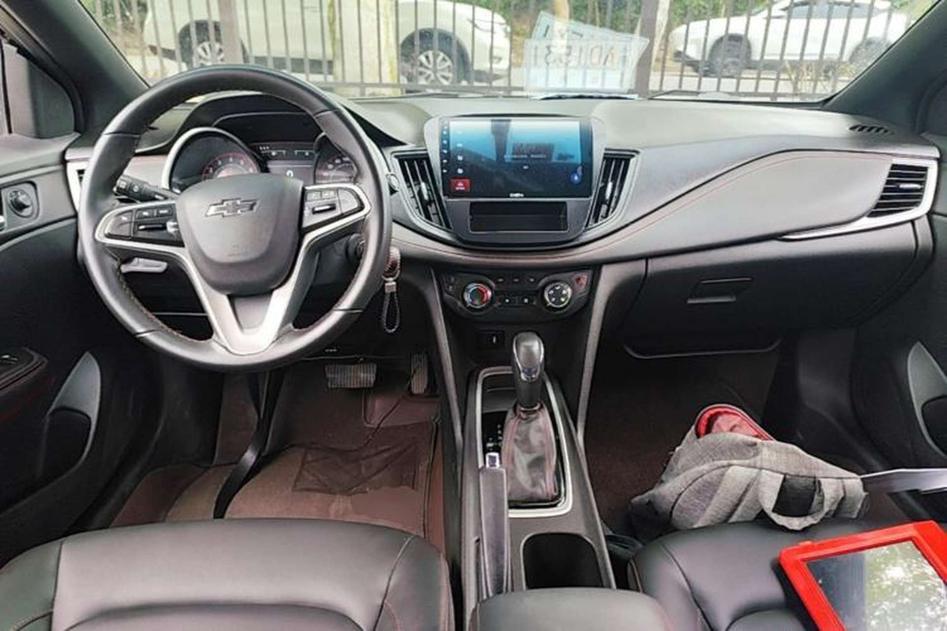 Used Chevrolet Monza 2020 Light Hybrid RS 330T Automatic Comfort Edition Center Console
