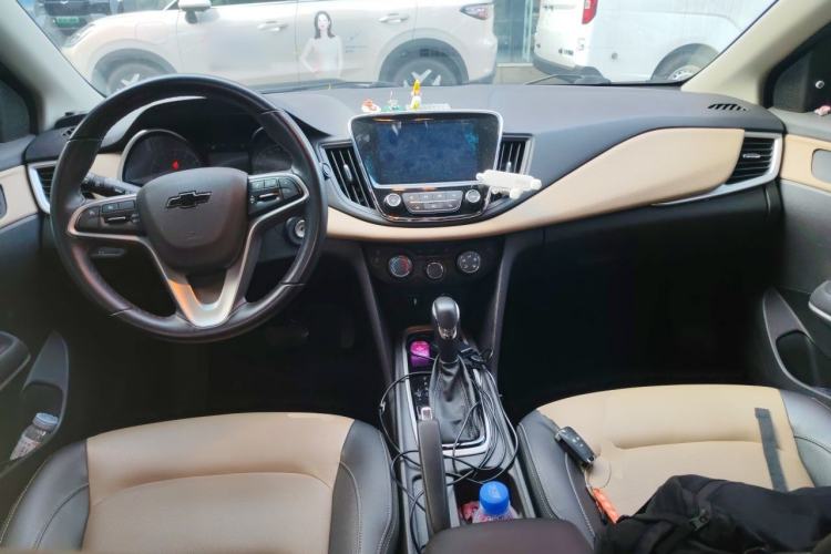 Used Chevrolet Monza 2020 320 Automatic Enjoyment Edition Center Console