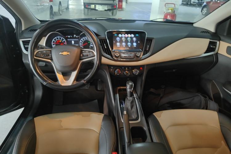 Used Chevrolet Monza 2020 320 Automatic Enjoyment Edition Center Console