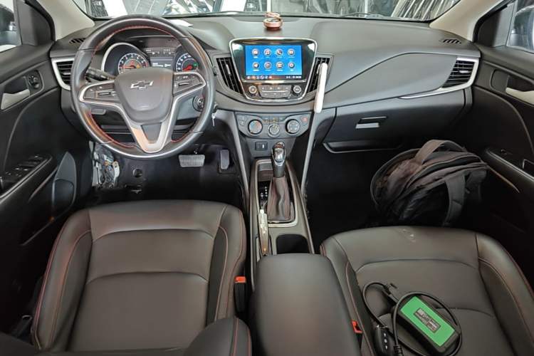 Used Chevrolet Monza 2020 Light Hybrid Redline 320T Dual-Clutch Thrilling Edition Center Console