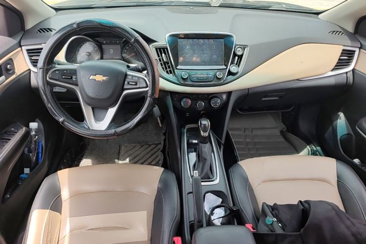 Used Chevrolet Monza 2020 320 Automatic Enjoyment Edition Center Console