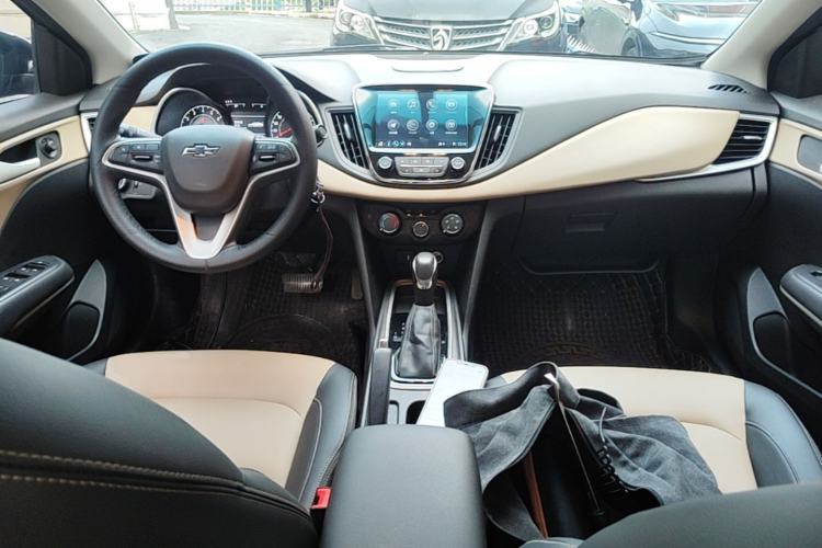 Used Chevrolet Monza 2020 320 Automatic Enjoyment Edition Center Console