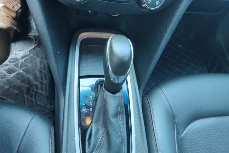 Used Chevrolet Monza 2020 Light Hybrid RS 330T Automatic Comfort Edition Gear Lever