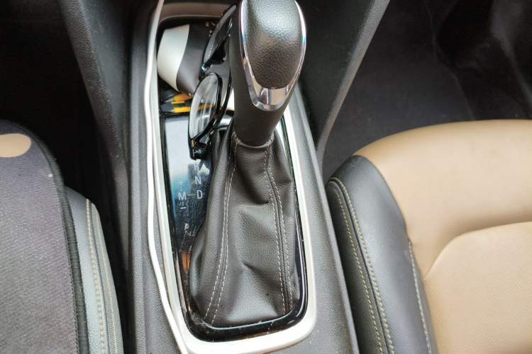 Used Chevrolet Monza 2020 320 Automatic Enjoyment Edition Gear Lever