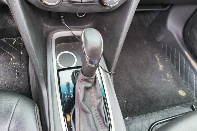 Used Chevrolet Monza 2020 Light Hybrid RS 330T Automatic Comfort Edition Gear Lever