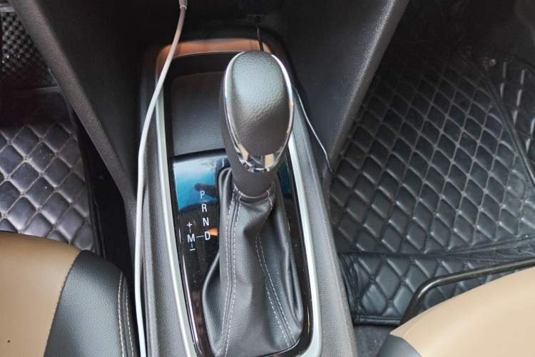 Used Chevrolet Monza 2020 320 Automatic Enjoyment Edition Gear Lever