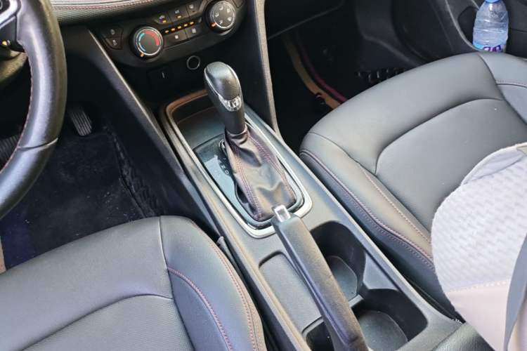 Used Chevrolet Monza 2020 Light Hybrid RS 330T Automatic Comfort Edition Gear Lever