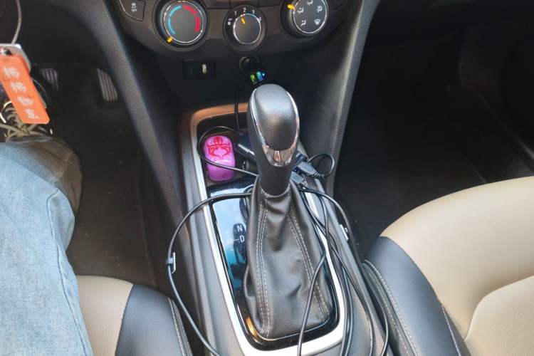 Used Chevrolet Monza 2020 320 Automatic Enjoyment Edition Gear Lever