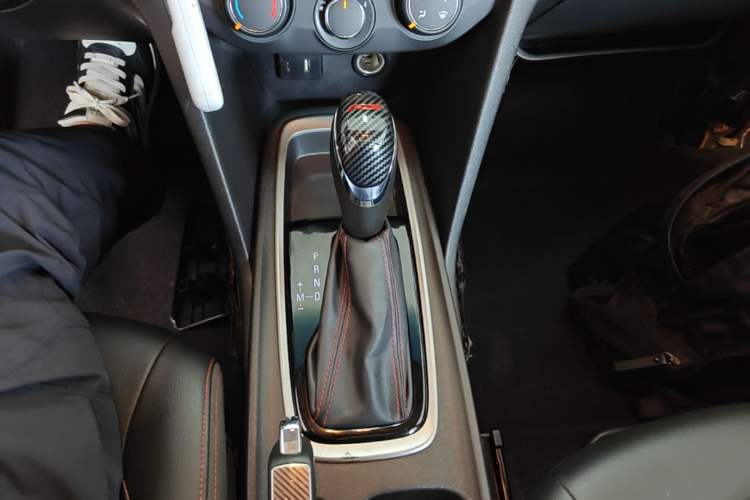 Used Chevrolet Monza 2020 Light Hybrid Redline 320T Dual-Clutch Thrilling Edition Gear Lever