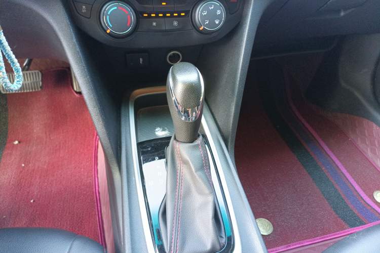 Used Chevrolet Monza 2020 Light Hybrid RS 330T Automatic Comfort Edition Gear Lever