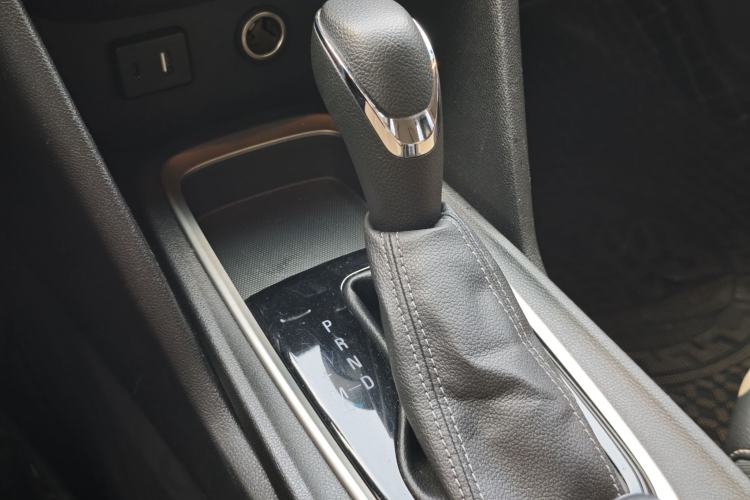 Used Chevrolet Monza 2020 320 Automatic Enjoyment Edition Gear Lever