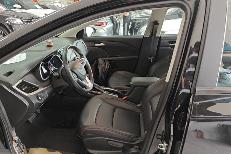 Used Chevrolet Monza 2020 Light Hybrid Redline 320T Dual-Clutch Thrilling Edition Left Front Seat