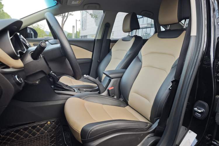Used Chevrolet Monza 2020 320 Automatic Enjoyment Edition Left Front Seat