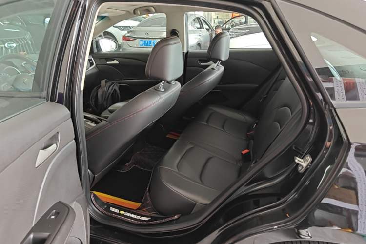 Used Chevrolet Monza 2020 Light Hybrid Redline 320T Dual-Clutch Thrilling Edition Left Rear Seat