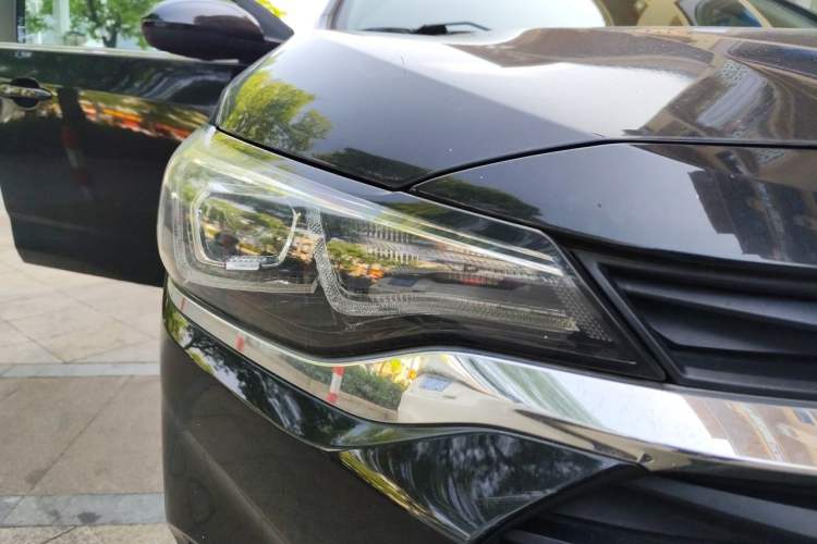 Used Chevrolet Monza 2020 320 Automatic Enjoyment Edition Right Front Headlight