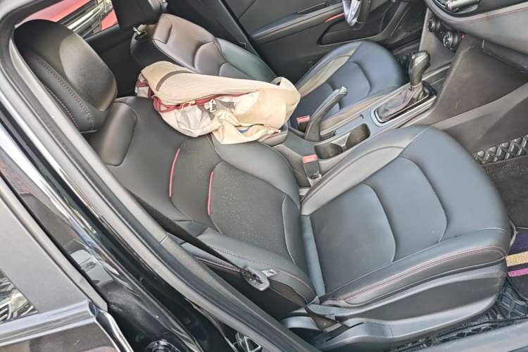 Used Chevrolet Monza 2020 Light Hybrid RS 330T Automatic Comfort Edition Right Front Seat