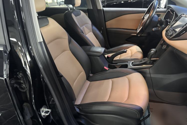 Used Chevrolet Monza 2020 320 Automatic Enjoyment Edition Right Front Seat