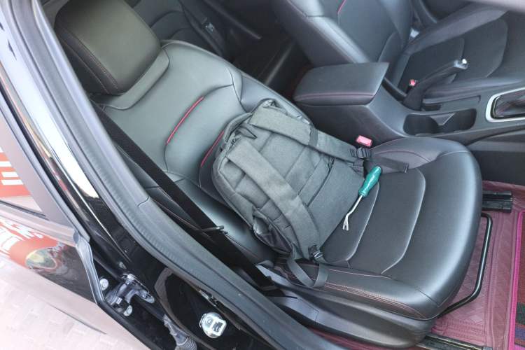 Used Chevrolet Monza 2020 Light Hybrid RS 330T Automatic Comfort Edition Right Front Seat