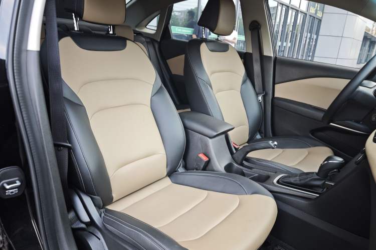 Used Chevrolet Monza 2020 320 Automatic Enjoyment Edition Right Front Seat