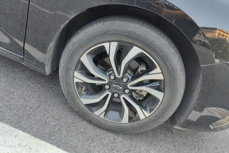 Used Chevrolet Monza 2020 Light Hybrid RS 330T Automatic Comfort Edition Right Front Wheel Hub
