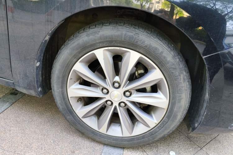 Used Chevrolet Monza 2020 320 Automatic Enjoyment Edition Right Front Wheel Hub