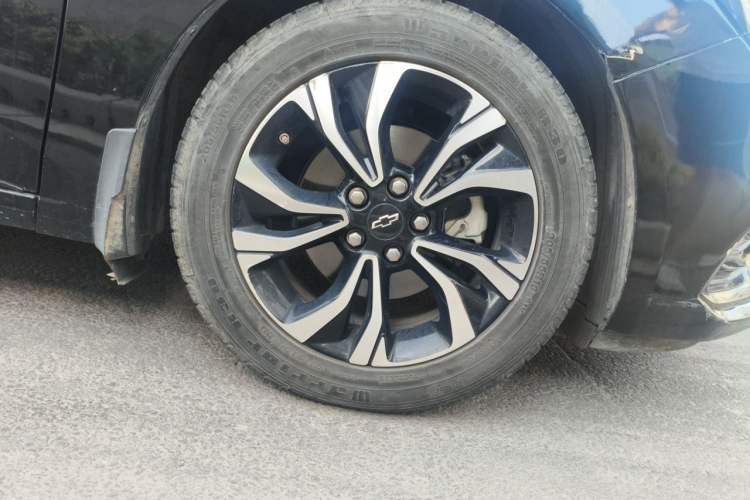 Used Chevrolet Monza 2020 Light Hybrid RS 330T Automatic Comfort Edition Right Front Wheel Hub