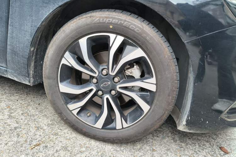 Used Chevrolet Monza 2020 Light Hybrid RS 330T Automatic Comfort Edition Right Front Wheel Hub
