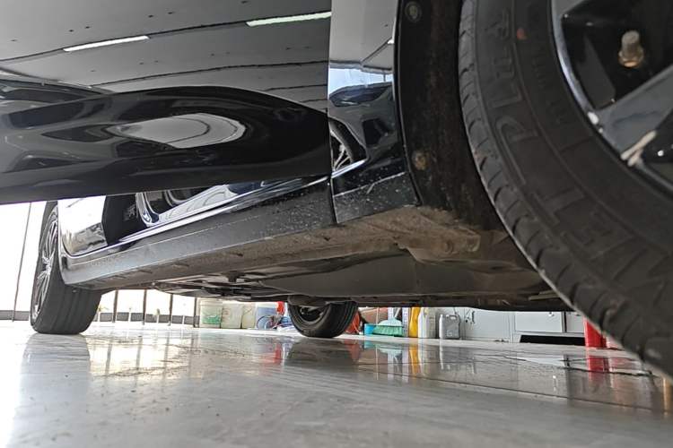 Used Chevrolet Monza 2020 Light Hybrid Redline 320T Dual-Clutch Thrilling Edition Right Side Sill