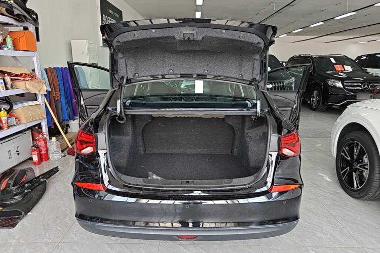 Used Chevrolet Monza 2020 Light Hybrid Redline 320T Dual-Clutch Thrilling Edition Trunk