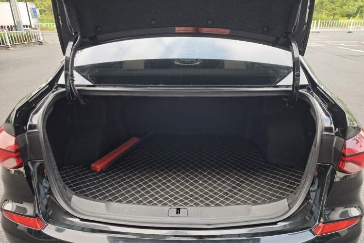 Used Chevrolet Monza 2020 320 Automatic Enjoyment Edition Trunk