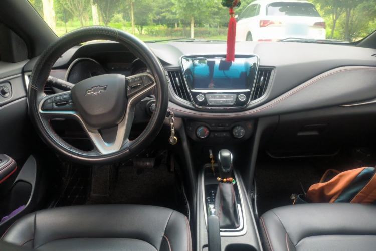 Used Chevrolet Monza 2020 Light Hybrid RS 330T Automatic Comfort Edition Center Console